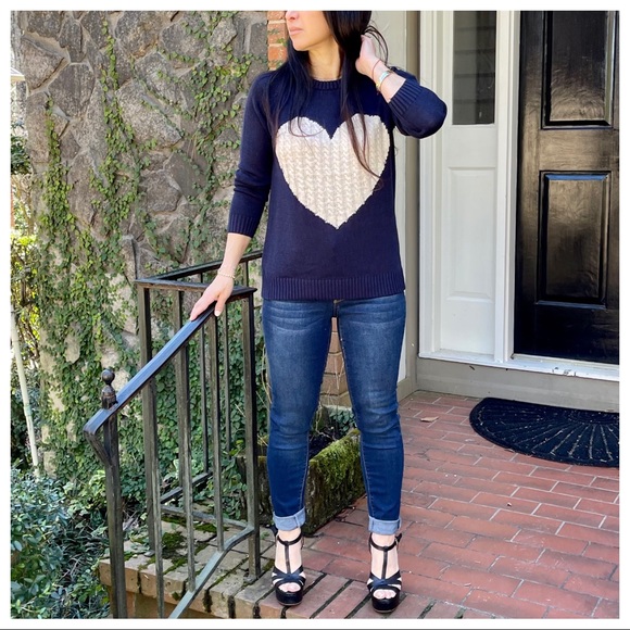 Beautiful Heart ❤️ pull over sweater - Picture 2 of 7